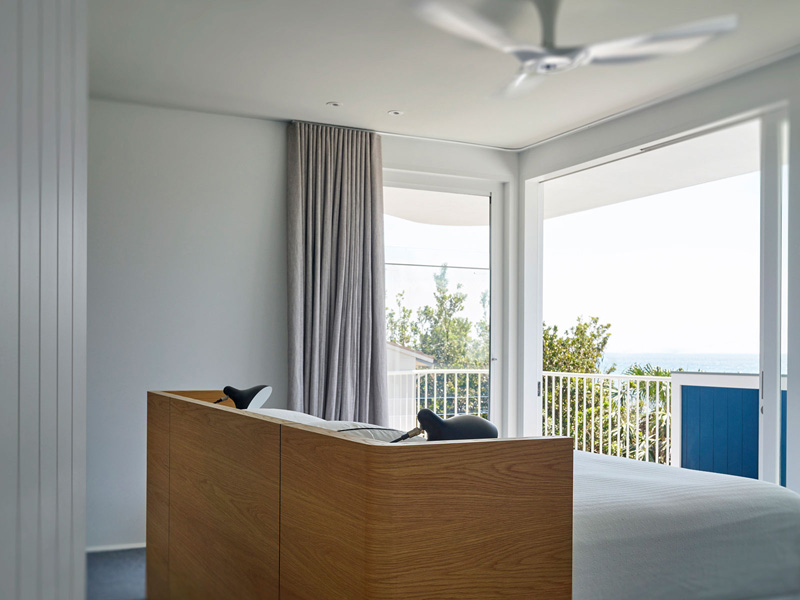 Beach House on Stilts by Luigi Rosselli Architects