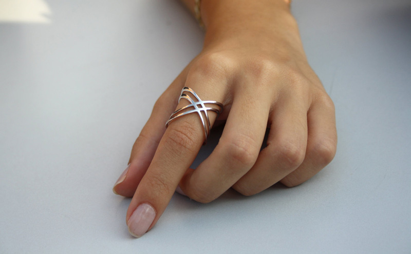 9 Gift Ideas For Lovers Of Minimalist Jewelery