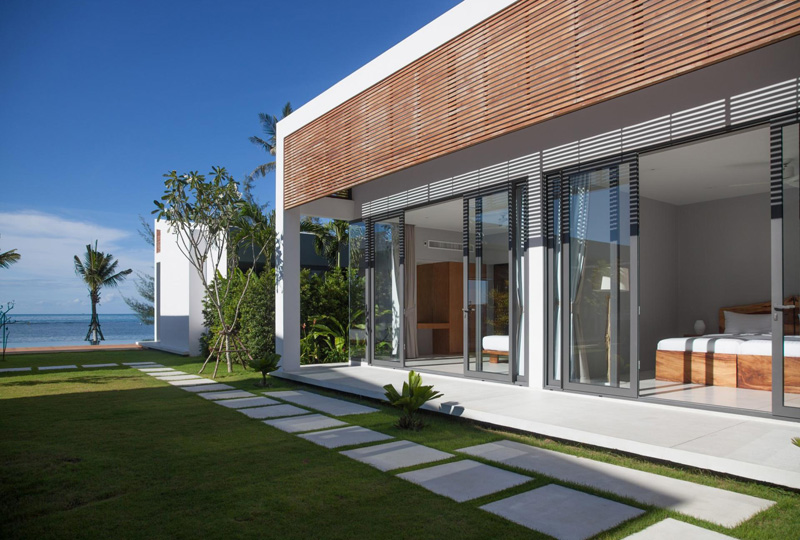 A Beachfront Villa In Thailand by Sicart And Smith Architects