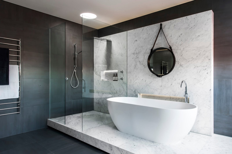 12 Photos Of An Understated Elegant Monochromatic Bathroom