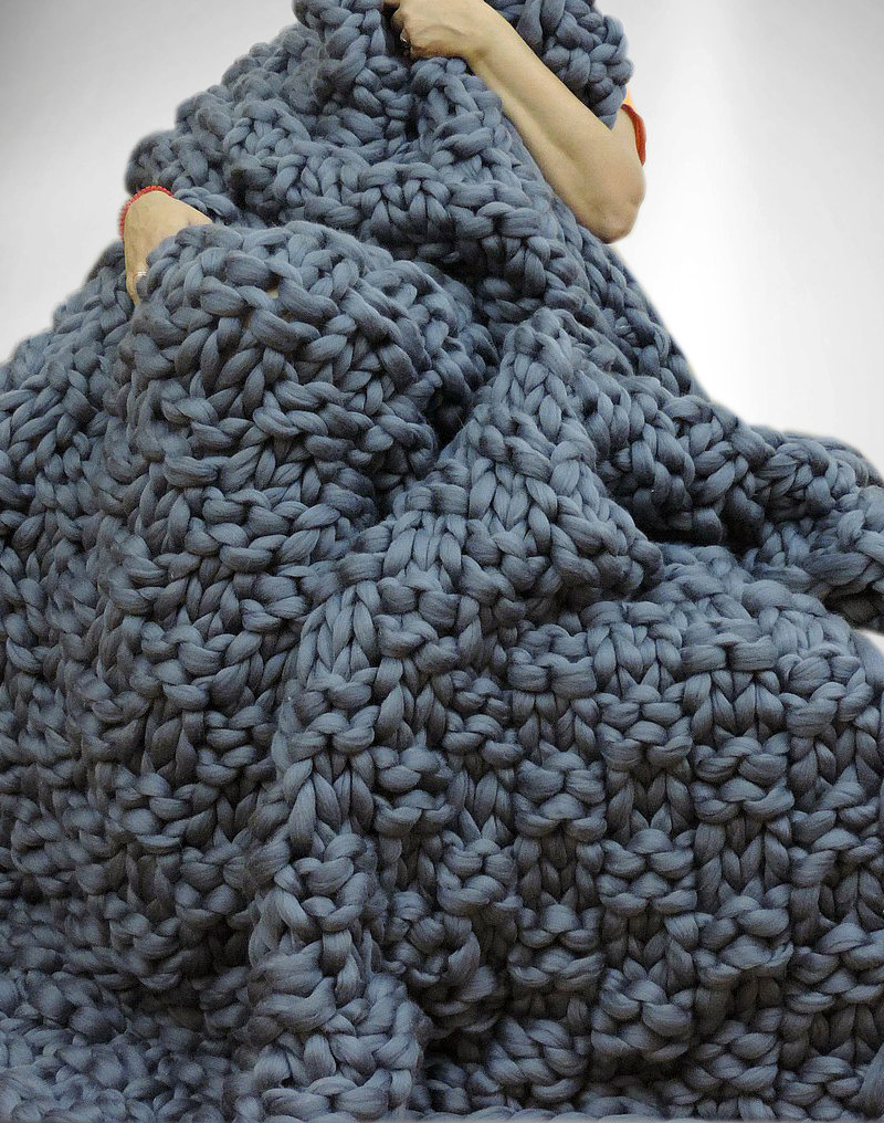 5 Reasons Super Chunky Blankets Are The Must Have Item For Winter