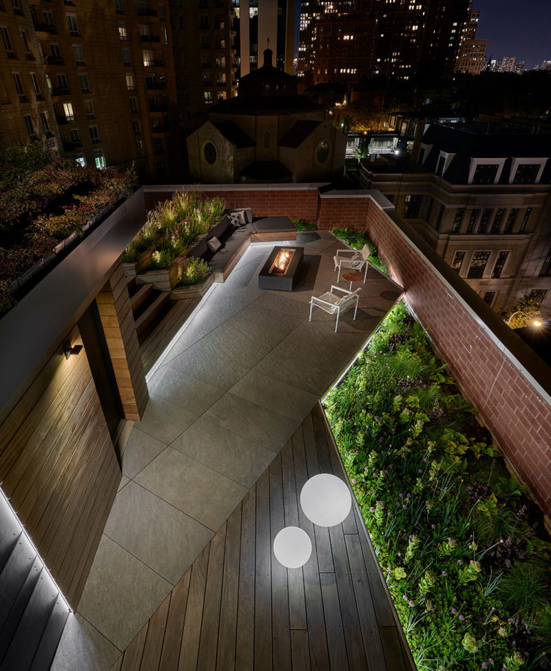 7 Design Lessons To Learn From This Awesome Roof Deck In Chicago // Keeping The Lights Low -- Hidden, recessed lighting gives you a nice calm glow of light that surrounds you.