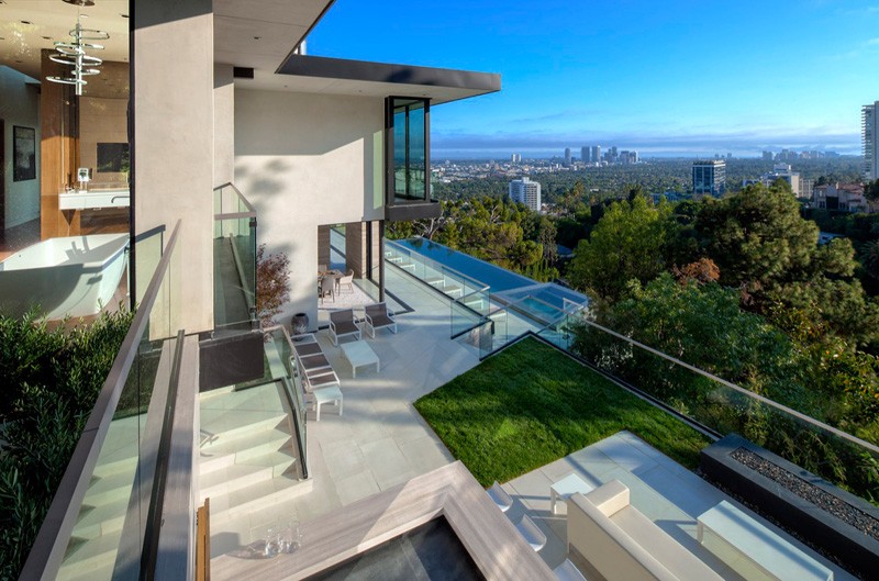 St Ives Drive House overlooking Sunset Strip in Los Angeles