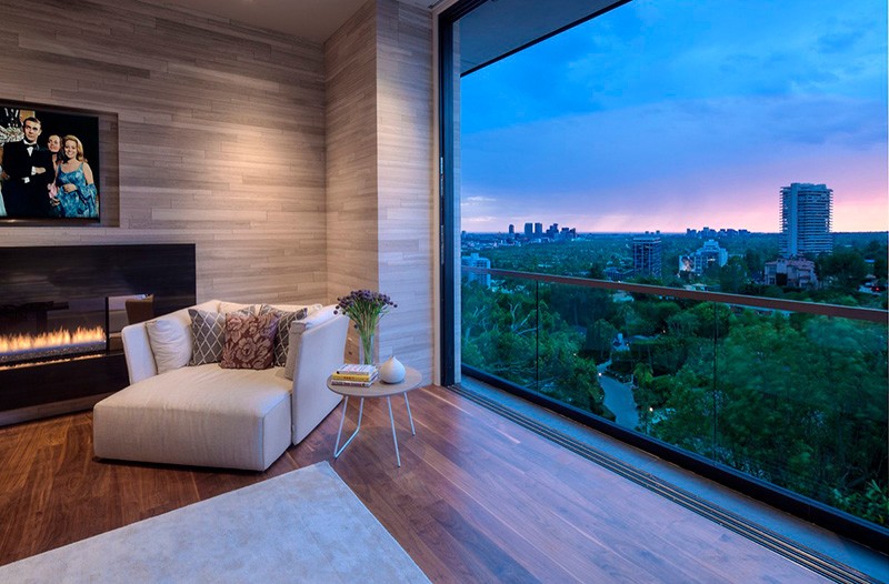 St Ives Drive House overlooking Sunset Strip in Los Angeles