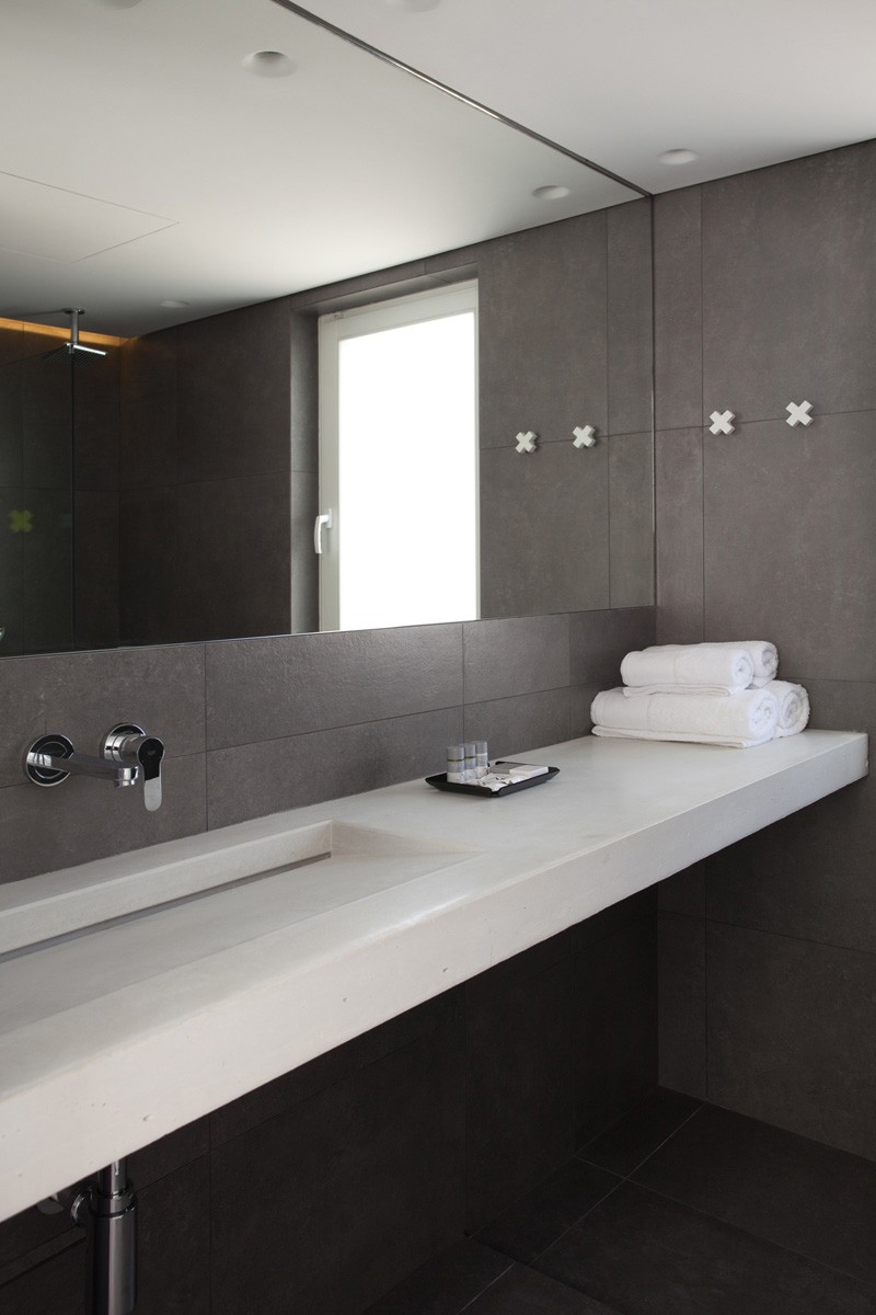 10 Inspirational Photos For Lovers Of Grey & White Bathrooms