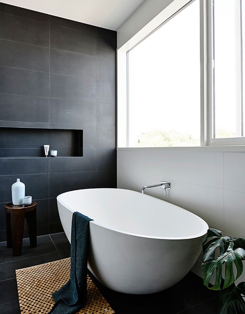 10 Inspirational Examples Of Gray And White Bathrooms