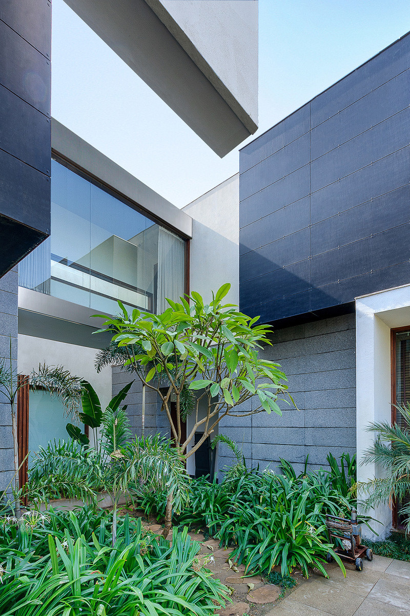 The Bridge House, located in New Delhi India, and designed by DADA & Partners.