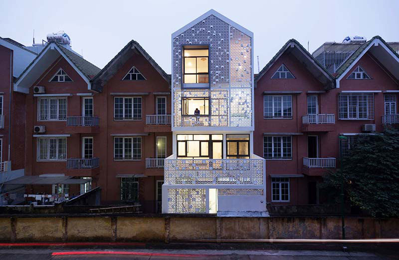 Landmak Architecture renovated a red brick row house in Vietnam, and to stand out from the rest, they surrounded the home with white concrete blocks.  #RowHouse #WhiteConcrete #ConcreteBlocks #Architecture