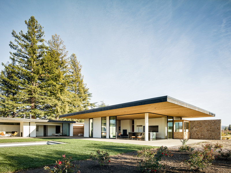 House Set On The Valley Floor by Jørgensen Design