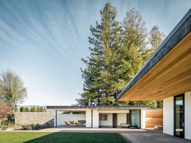 House Set On The Valley Floor by Jørgensen Design