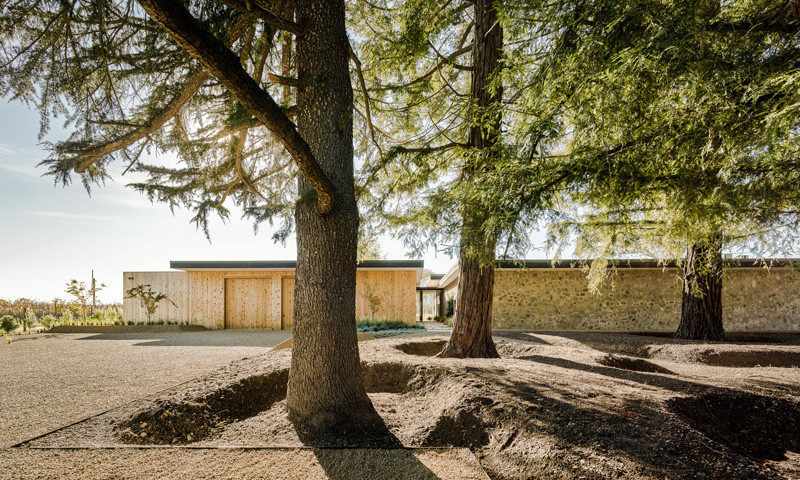 House Set On The Valley Floor by Jørgensen Design