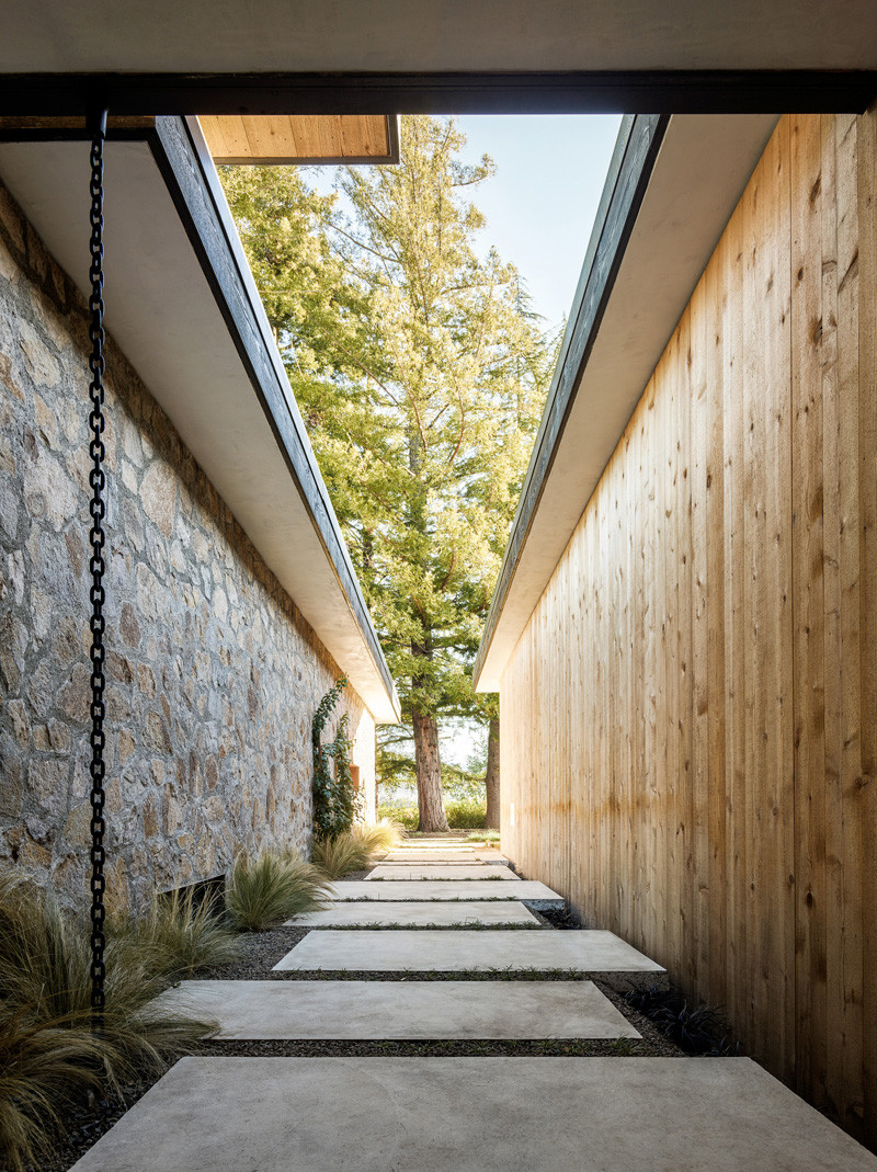 House Set On The Valley Floor by Jørgensen Design