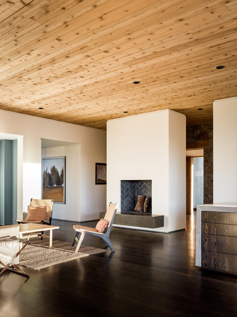 House Set On The Valley Floor by Jørgensen Design