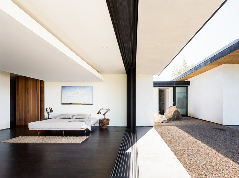 House Set On The Valley Floor by Jørgensen Design