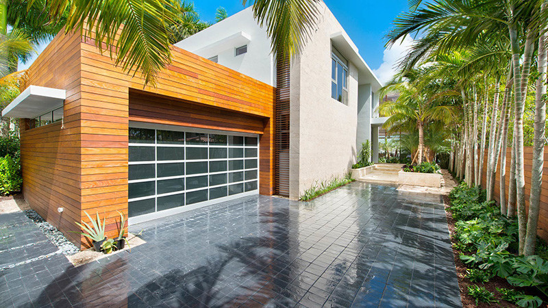 A contemporary home on DiLido Island in Miami Beach, designed by Max Strang and built by Luis Bosch