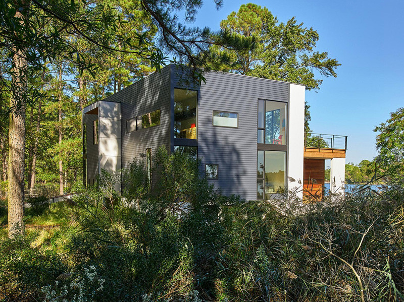 This home in Maryland has been designed to take advantage of the water views