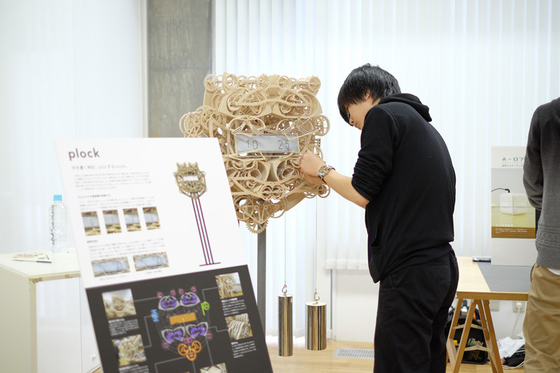 This Wooden Clock Literally Writes The Time