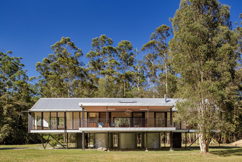This house was built in a flood zone, so they raised it off the ground // Platypus Bend House by Robinson Architects