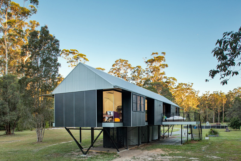 This house was built in a flood zone, so they raised it off the ground // Platypus Bend House by Robinson Architects