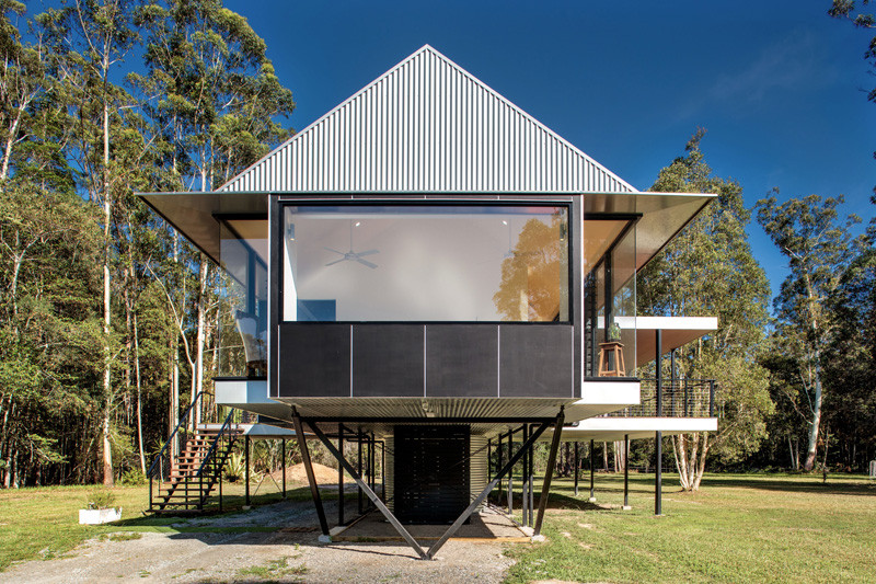 This house was built in a flood zone, so they raised it off the ground // Platypus Bend House by Robinson Architects