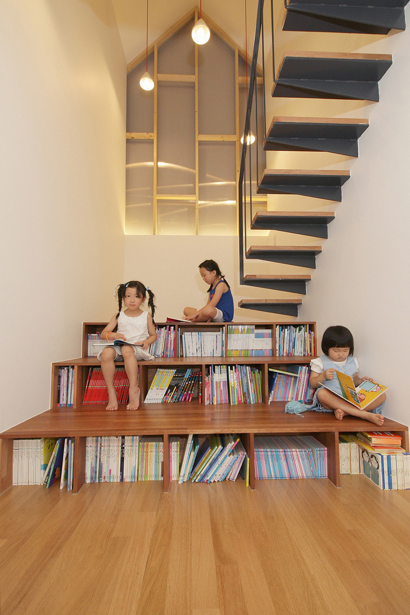 8 examples of stairs that do double-duty as bookshelves