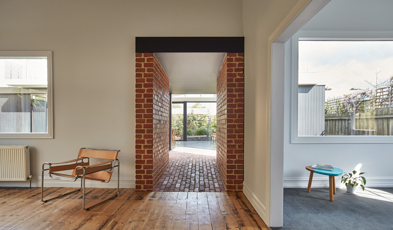 An open and airy addition has been designed for this home in Melbourne // The Tunnel House by MODO (Michael Ong Design Office)