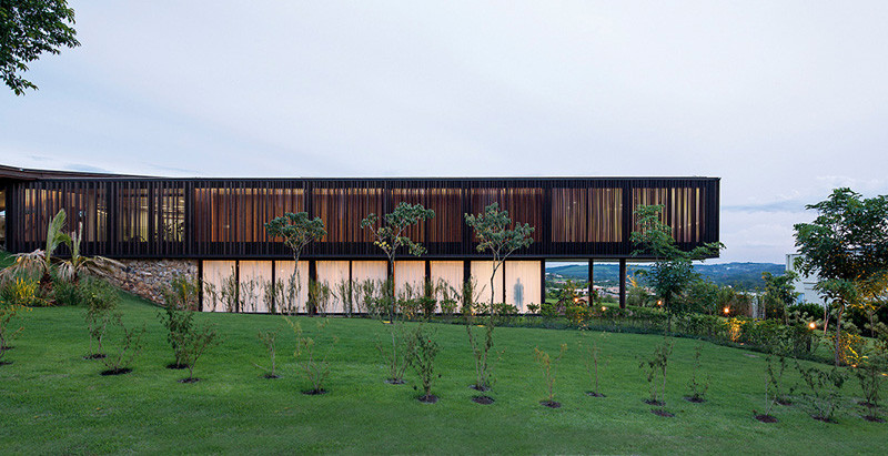 CA House in Bragança Paulista, Brazil, designed by Jacobsen Arquitetura.