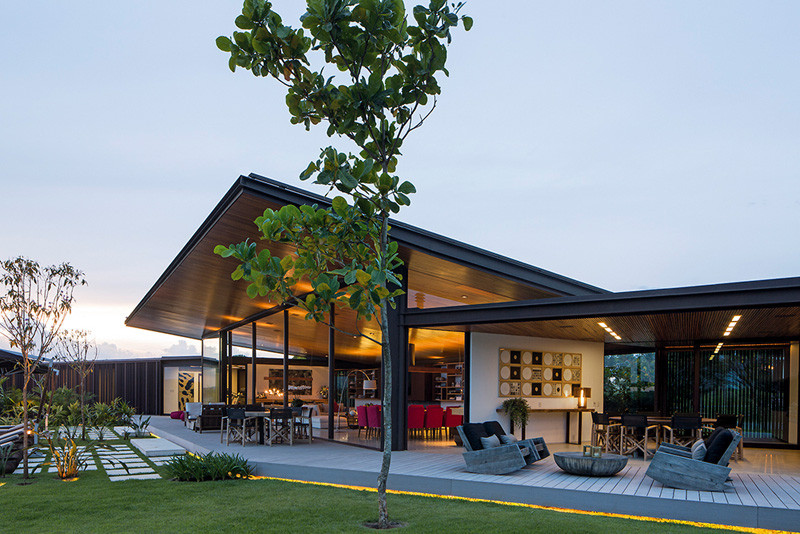 CA House in Bragança Paulista, Brazil, designed by Jacobsen Arquitetura.