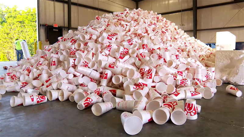 Watch how this fast food chain transforms customers used cups into park benches