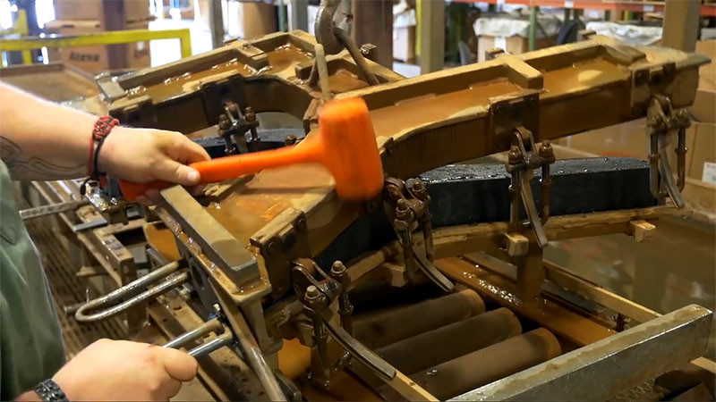 Watch how this fast food chain transforms customers used cups into park benches