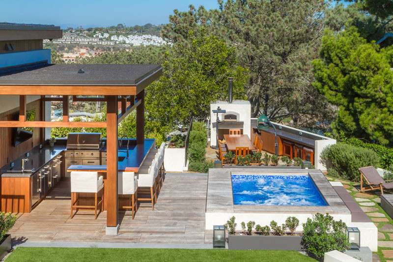 A New Home Of Concrete And Wood In Southern California