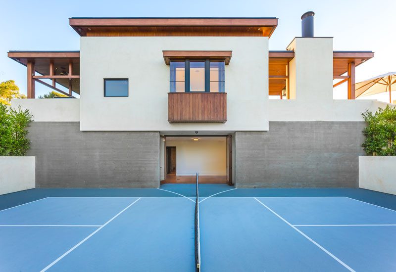 A New Home Of Concrete And Wood In Southern California