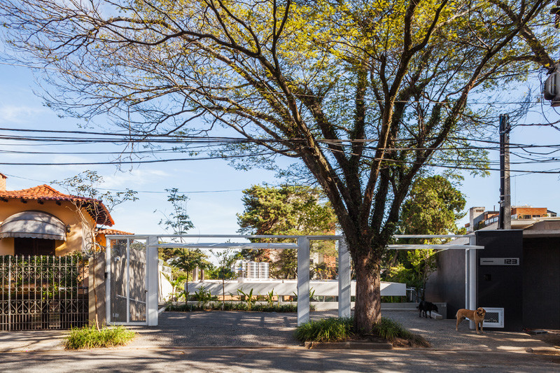 The Marquise House in Sao Paulo, Brazil, designed by FGMF (Forte, Gimenes & Marcondes Ferraz Arquitectos).