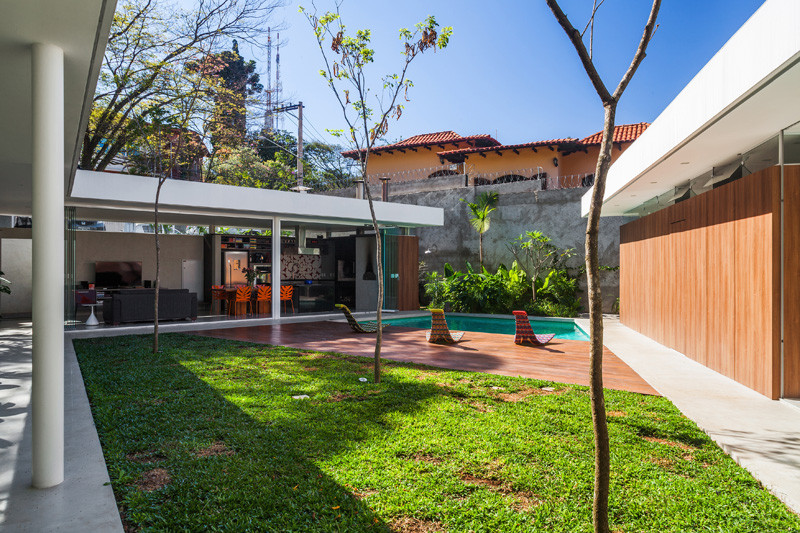 The Marquise House in Sao Paulo, Brazil, designed by FGMF (Forte, Gimenes & Marcondes Ferraz Arquitectos).