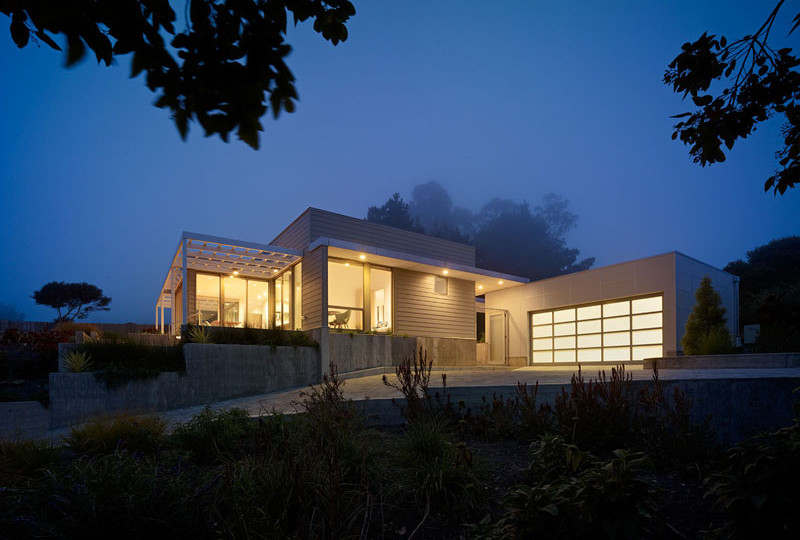 IN|OUT Residence in Stinson Beach, California, designed by WNUK SPURLOCK Architecture