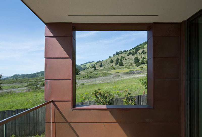 IN|OUT Residence in Stinson Beach, California, designed by WNUK SPURLOCK Architecture