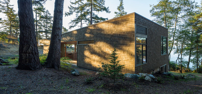 Lone Madrone Retreat by Heliotrope Architects