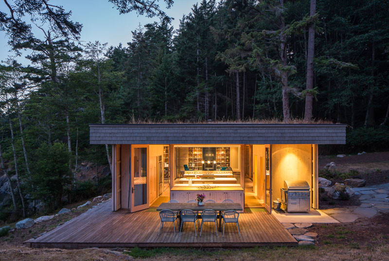 Lone Madrone Retreat by Heliotrope Architects