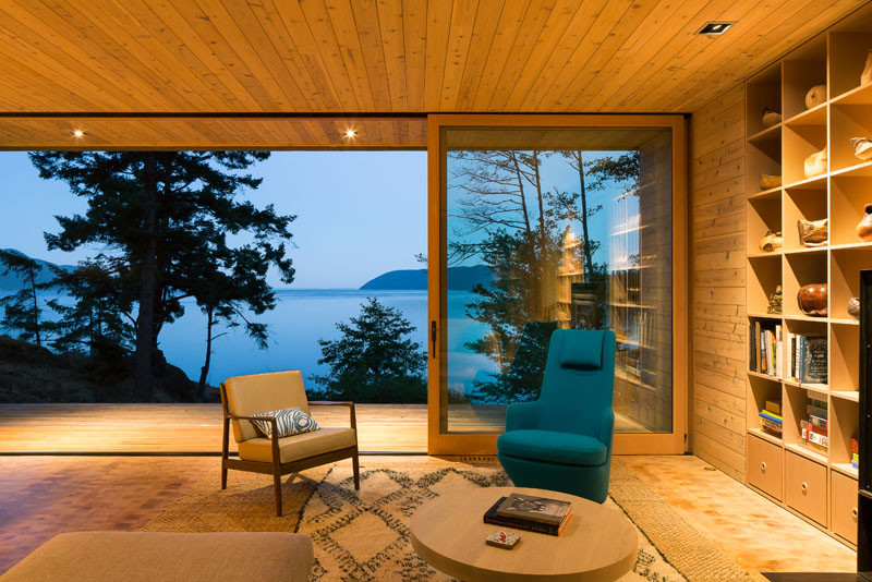 Lone Madrone Retreat by Heliotrope Architects