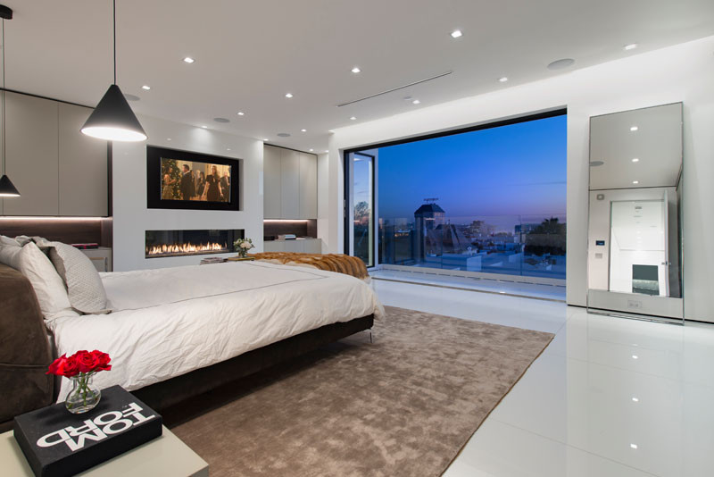 See why this new house in the Hollywood Hills is so Los Angeles
