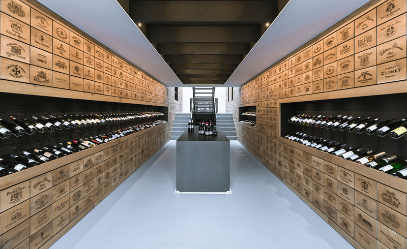 2100 Engraved Oak Panels Line The Walls Of This New Wine Shop In Rotterdam