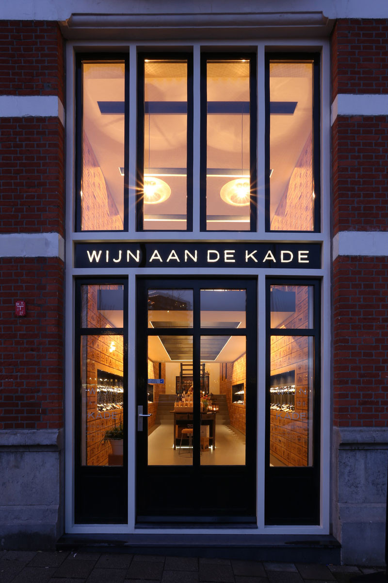 2100 Engraved Oak Panels Line The Walls Of This New Wine Shop In Rotterdam