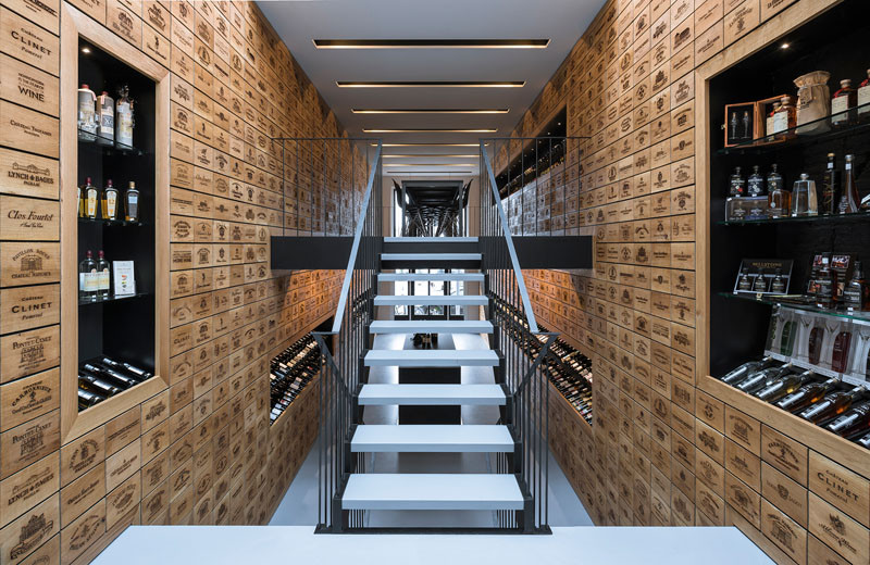 2100 Engraved Oak Panels Line The Walls Of This New Wine Shop In Rotterdam