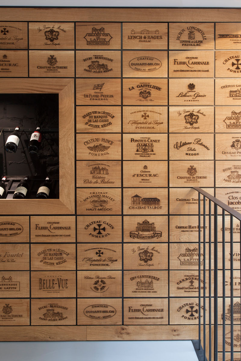 2100 Engraved Oak Panels Line The Walls Of This New Wine Shop In Rotterdam