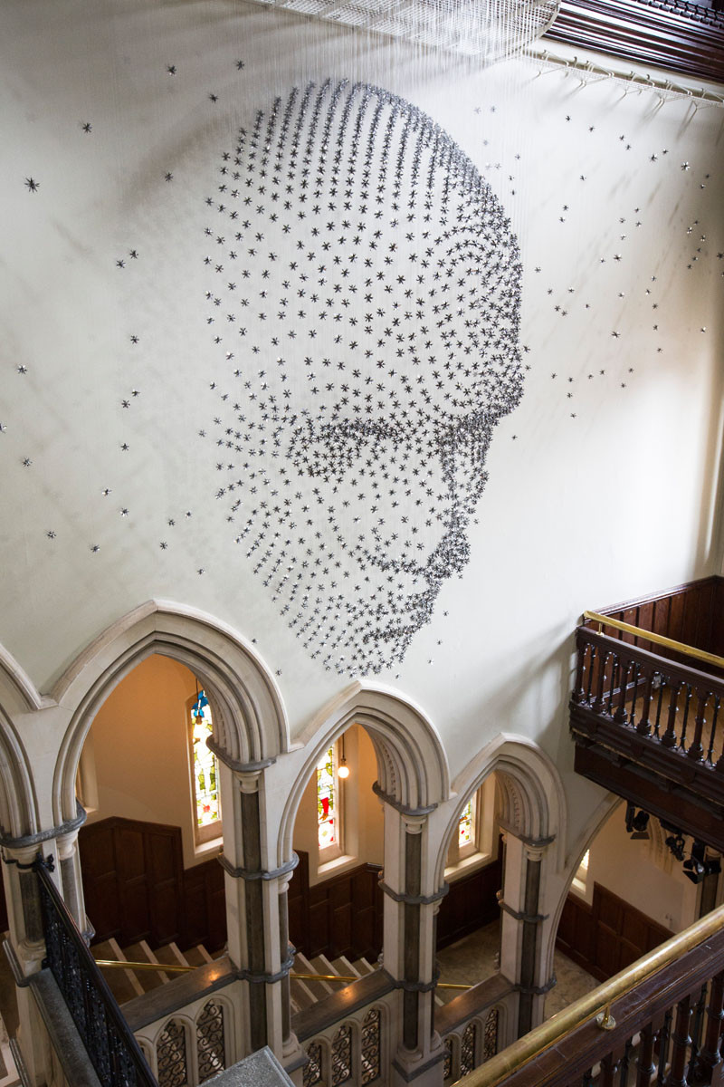 This artist created a 3D human face from 2000 suspended metal stars