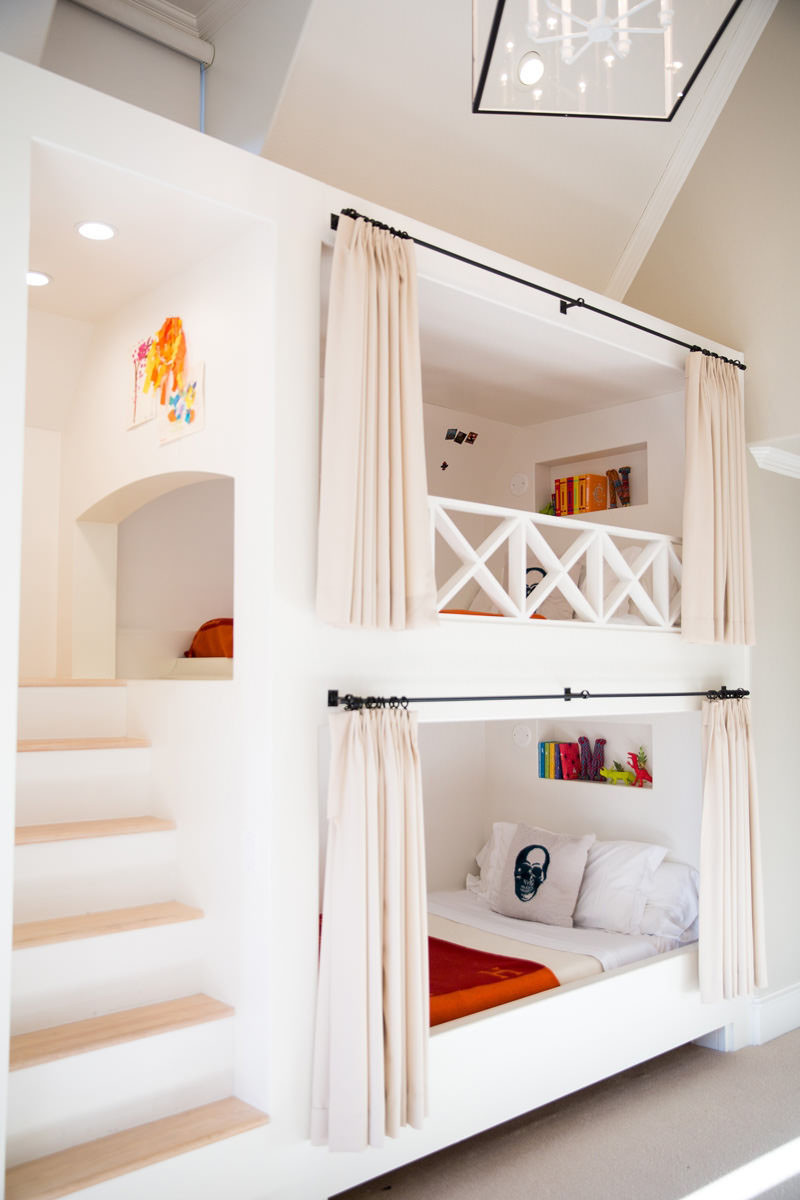 12 examples of bedrooms with built-in bunk beds.