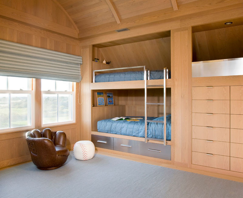 12 examples of bedrooms with built-in bunk beds.