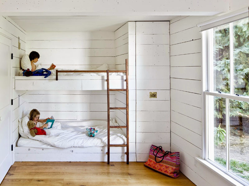 12 examples of bedrooms with built-in bunk beds.