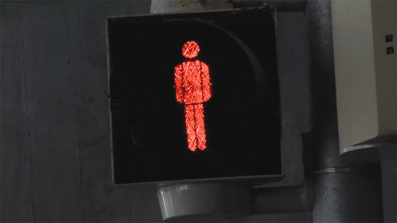 These Traffic Lights Aim To Get The Attention Of Distracted Walkers
