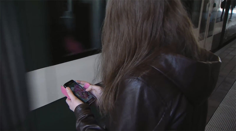 These Traffic Lights Aim To Get The Attention Of Distracted Walkers